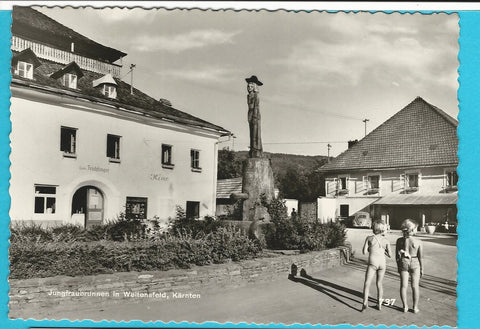AK Jungfraubrunnen in Weitensfeld. (links Linde Feichtinger Kino)