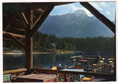 AK Fusine in Valromana – Il Lago Inferiore. Sullo sfondo il Gruppo del Mangart.