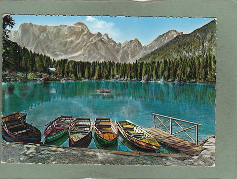 AK Fusine in Valromana – Il Lago Inferiore. Sullo sfondo il Gruppo del Mangart.