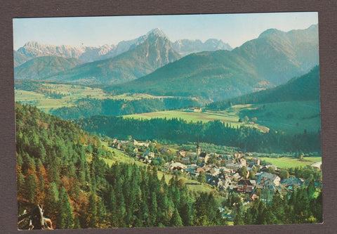 AK Tarvisio. Sullo sfondo il Gruppo del Mangart.