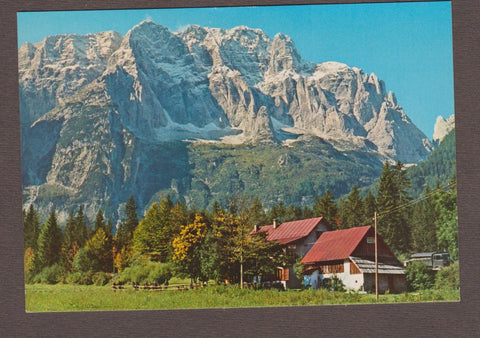 AK Rifugio Albergo Saisera. Sullo Sfondo il Gruppo del Montasio.