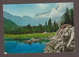 AK Fusine in Valromana – Il Lago Superiore. Sullo sfondo il Gruppo del Mangart.