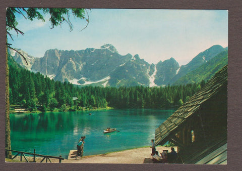 AK Fusine Valromana - Il Lago Inferiore. Sullo sfondo il Gruppo del Mangart.