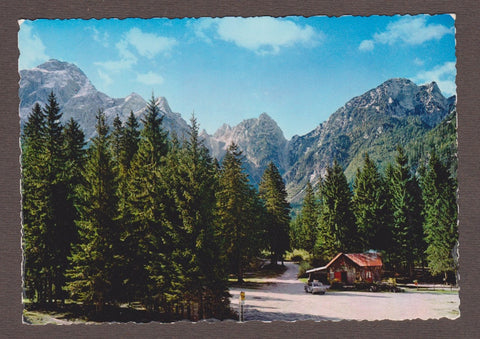 AK Lago Superiore di Fusine. Capanna Ai Sette Nani. Sullo sfondo il Gruppo del Mangart.