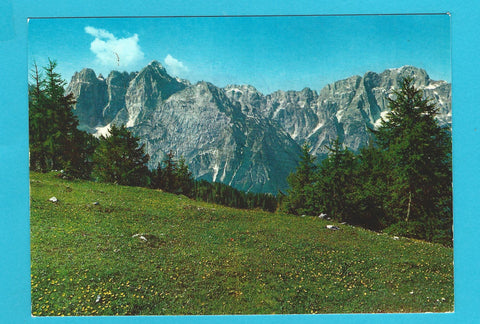 AK Gruppo del Jof Fuart col Nevois ed il Montasio.