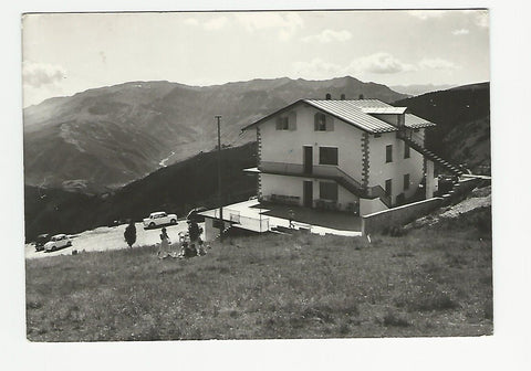 AK Valdobbiadene - Pianezze. Nello sfondo il Monte Grappa. Negozio Alimentari e Bar Pianezze Fratelli Simonetto.