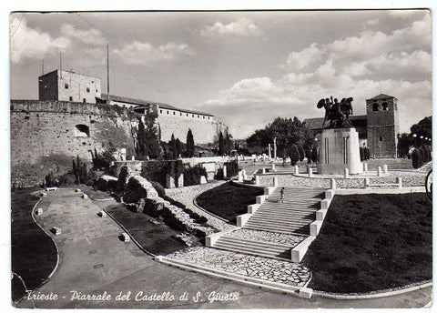 AK Trieste – Piazzale del Castello di S. Giusto.