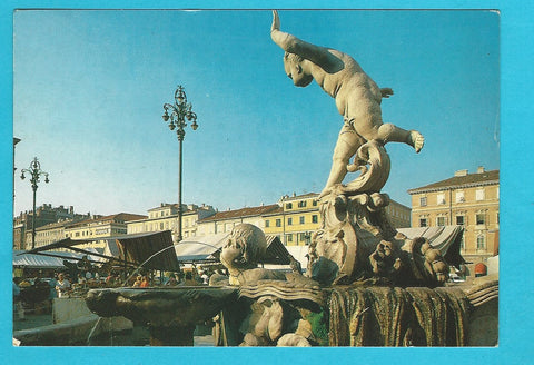 AK Trieste. Piazza Ponterosso. Fontana Giovanin de Ponterosso.