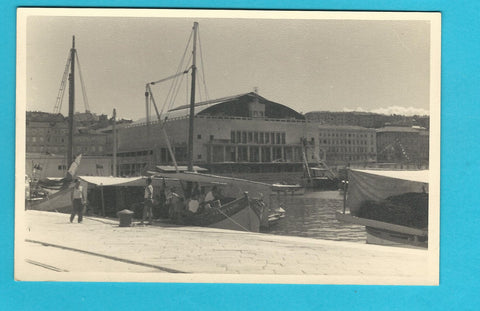 AK-Foto Trieste. Fischer im Hafen.