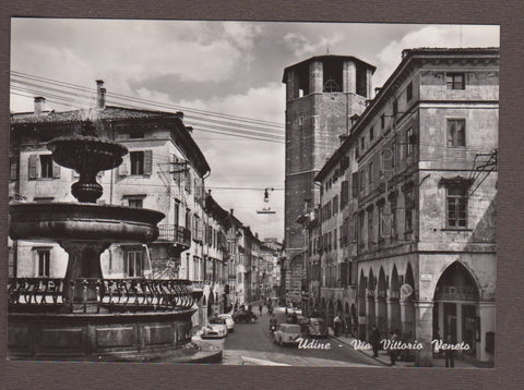AK Udine - Via Vittorio Veneto.