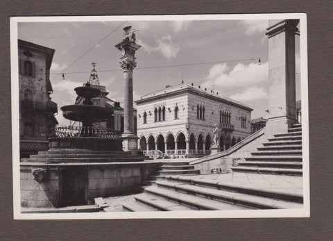 AK Udine - Piazza Contarena. Fontana Giov. da Udine.