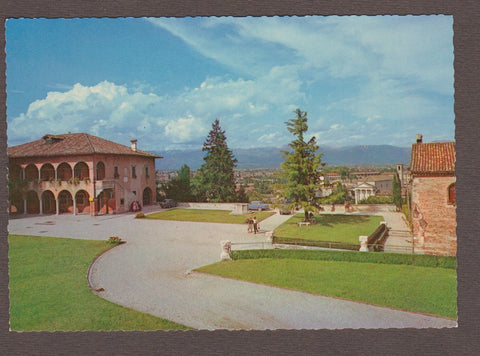 AK Udine - Piazzale Castello e Casa della Contadinanza.