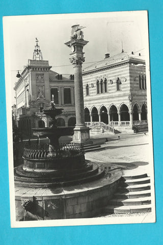 AK Udine - Piazza Contarena Fontana di Giovanni da Udine e Palazzo degli Uffici.
