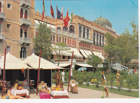 AK Lido di Venezia. L'Hotel Excelsior visto dalla Spiaggia.