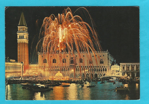 AK Venezia. Fuochi d'artificio nel bacino di S. Marco.