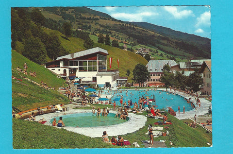 AK Saalbach. Hallenbad und beheizte Freibadanlage mit Minigolfplatz.