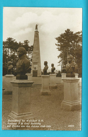 AK Heldenberg bei Wetzdorf. Grabmal F M Graf Radetzky mit Helden aus den Jahren 1848-1849.