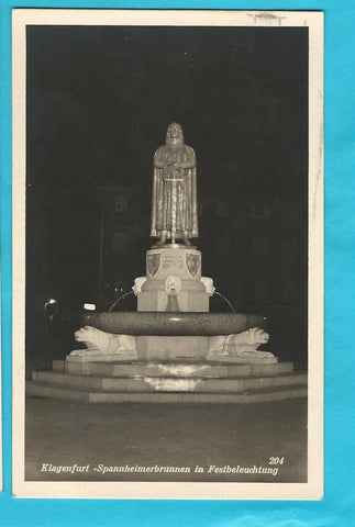 AK Klagenfurt. Spannheimerbrunnen in Festbeleuchtung.