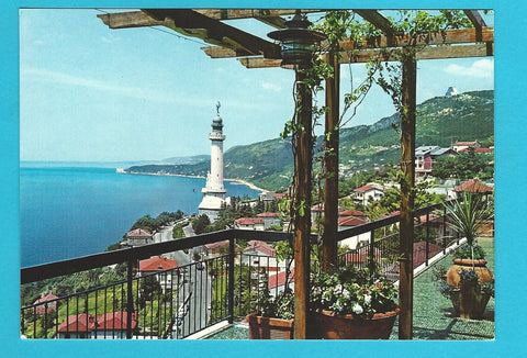 AK Trieste. Panorama con il Faro della Vittoria e il Tempio Nazionale a Maria Madre e Regina.