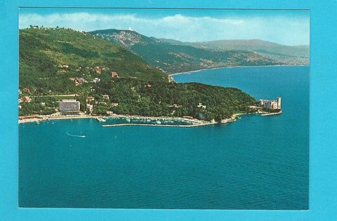 AK Trieste. Grignano - Bagni e Castello di Miramare.